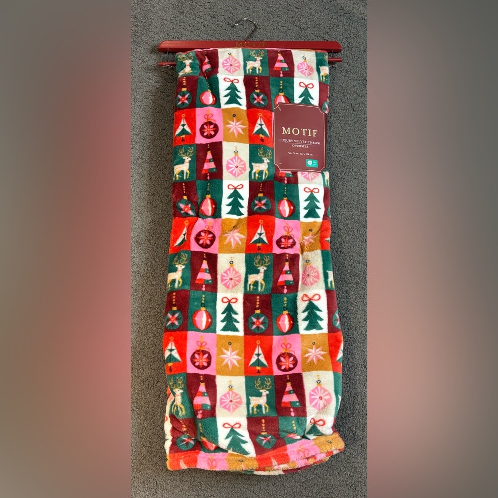 Motif Luxury Velvet Throw Blanket Oversized Christmas 50” x 70” New